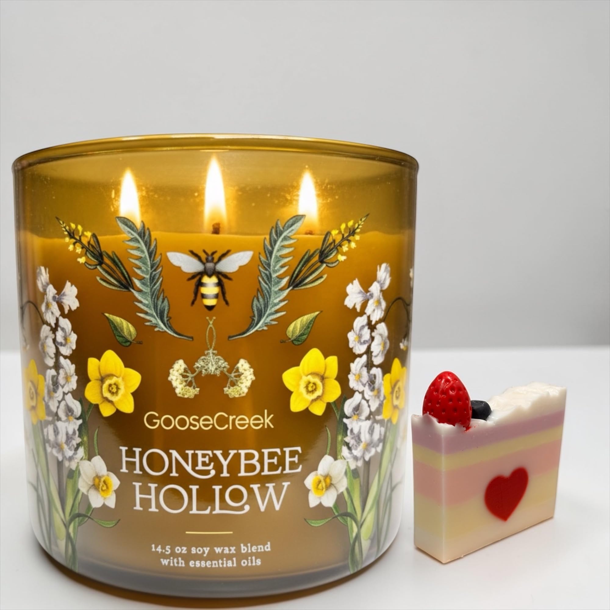 Honeybee Hollow 3-Wick Candle, 14.5 oz Soy Wax Blend, Wild Honey, Vanilla Bean, Amber Woods
