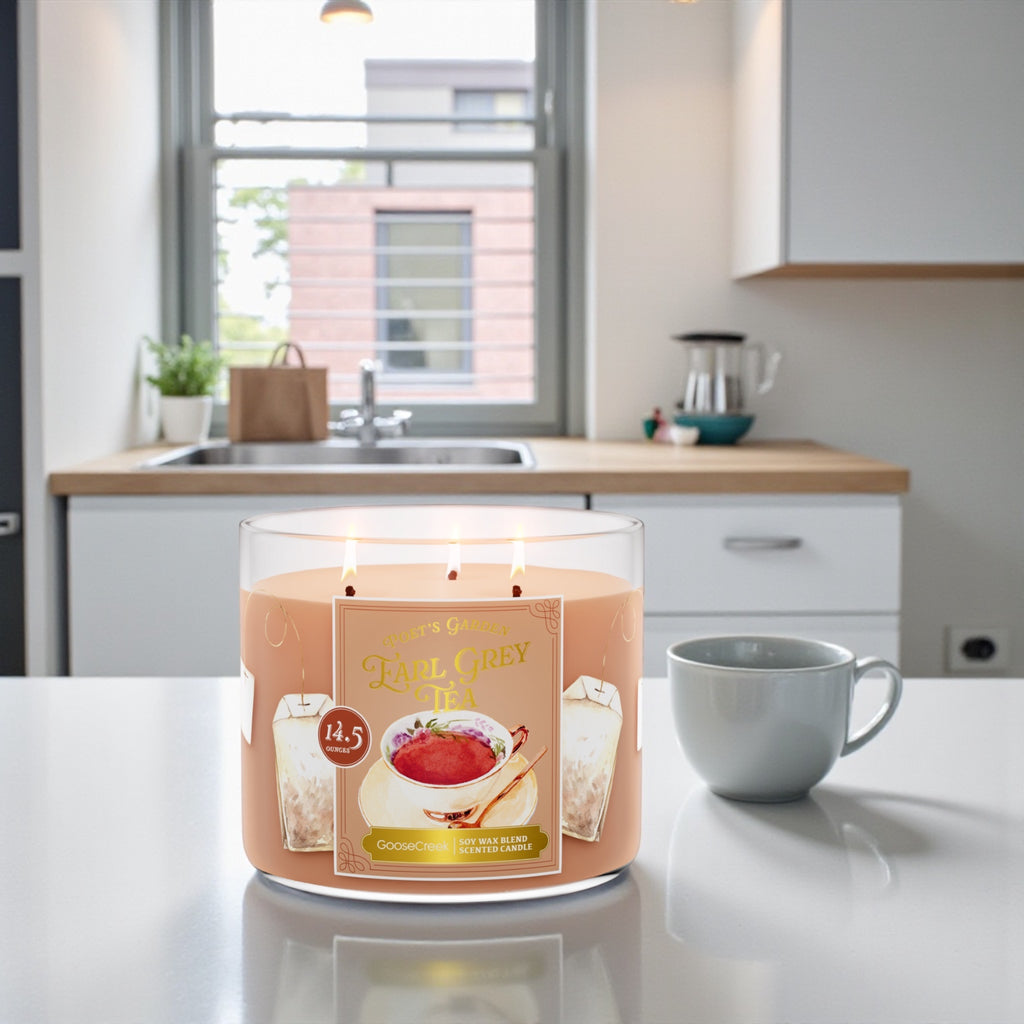 Poet's Garden Earl Grey Tea Candle 14.5 oz & Artisanal shortcake (love from the Heart design) as agift