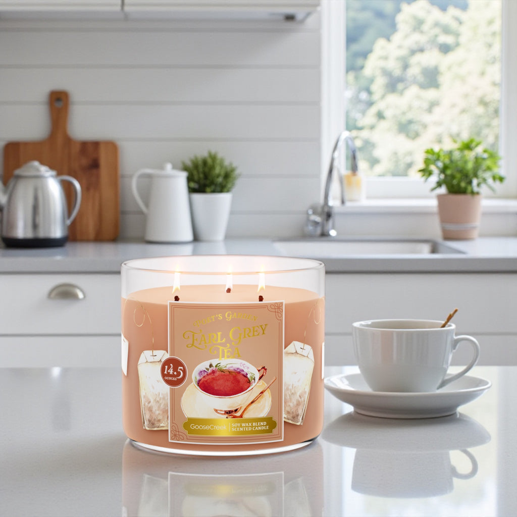 Poet's Garden Earl Grey Tea Candle 14.5 oz & Artisanal shortcake (love from the Heart design) as agift