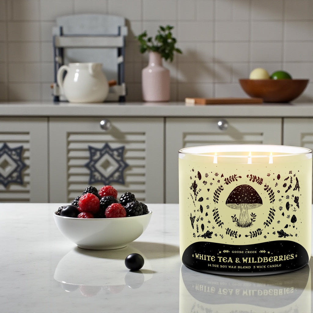 White Tea & Wildberries Candle 14.5 oz + Artisanal soap ( Birds in love design) as agift